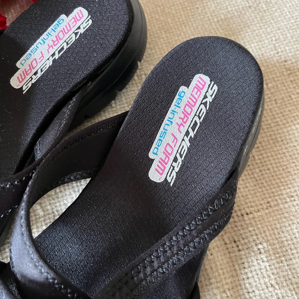 Skechers Women's Black Slip On Sandals Size EU 37/US 7 - Picture 2 of 7